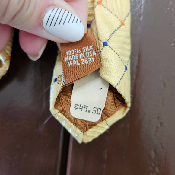 NWOT Michael‎ Kors Men's Vintage Gold Patterned 100% Silk Neck Tie. - Picture 4 of 5